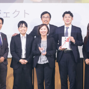 拍手と歓声に包まれた表彰式