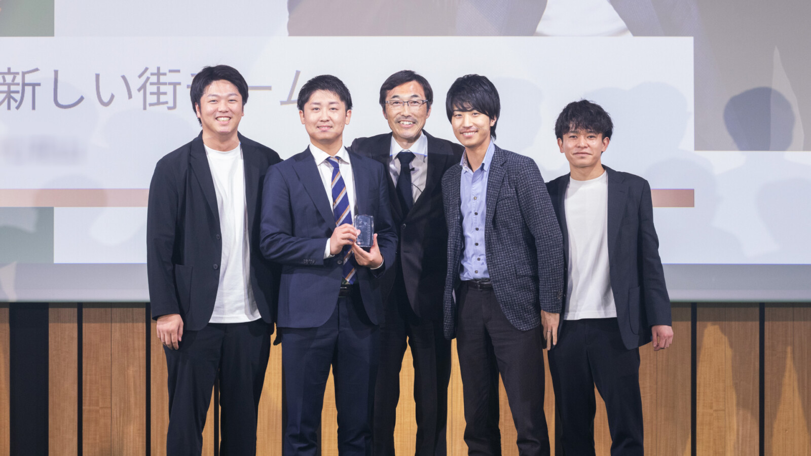 拍手と歓声に包まれた表彰式