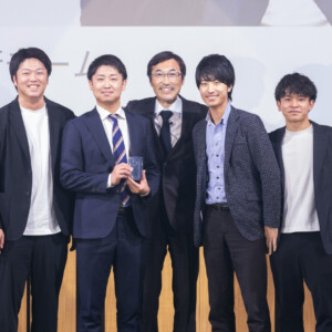 拍手と歓声に包まれた表彰式