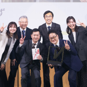 拍手と歓声に包まれた表彰式